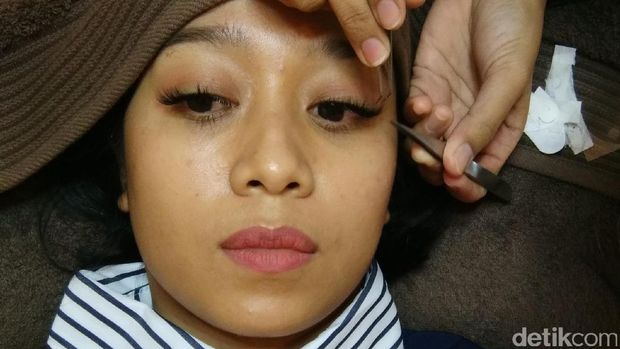 Mencoba <i>Extension</i> Bulu Mata yang Hasilnya 'Cetar' di Everlash