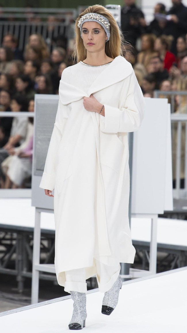 PARIS, FRANCE - MARCH 07:  A model walks the runway during the Chanel show as part of the Paris Fashion Week Womenswear Fall/Winter 2017/2018 on March 7, 2017 in Paris, France.  (Photo by Pascal Le Segretain/Getty Images)