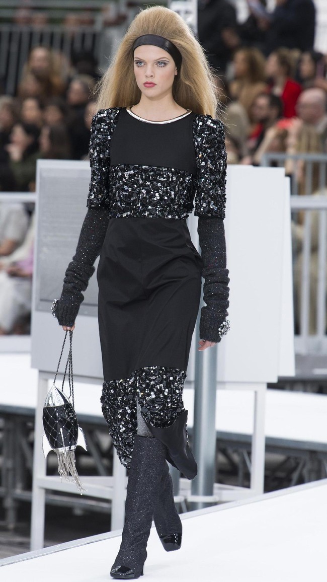 PARIS, FRANCE - MARCH 07:  A model walks the runway during the Chanel show as part of the Paris Fashion Week Womenswear Fall/Winter 2017/2018 on March 7, 2017 in Paris, France.  (Photo by Pascal Le Segretain/Getty Images)