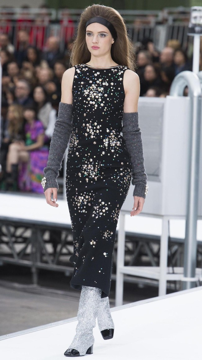 PARIS, FRANCE - MARCH 07:  A model walks the runway during the Chanel show as part of the Paris Fashion Week Womenswear Fall/Winter 2017/2018 on March 7, 2017 in Paris, France.  (Photo by Pascal Le Segretain/Getty Images)