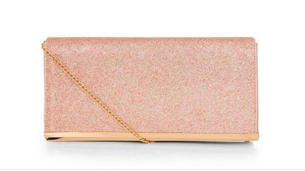 Tampil Mencuri Atensi di Pesta dengan 5 Clutch Warna  Rose  Gold 