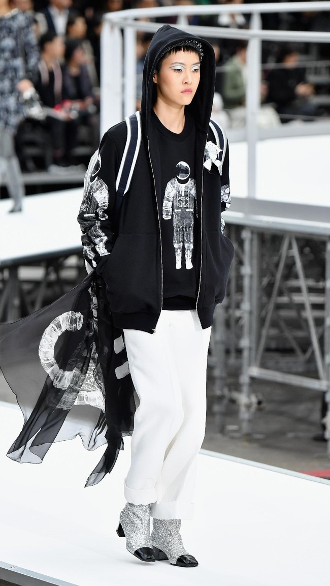 PARIS, FRANCE - MARCH 07:  A model walks the runway during the Chanel show as part of the Paris Fashion Week Womenswear Fall/Winter 2017/2018 on March 7, 2017 in Paris, France.  (Photo by Pascal Le Segretain/Getty Images)