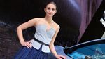 Aksi Gadis Cantik Jenewa