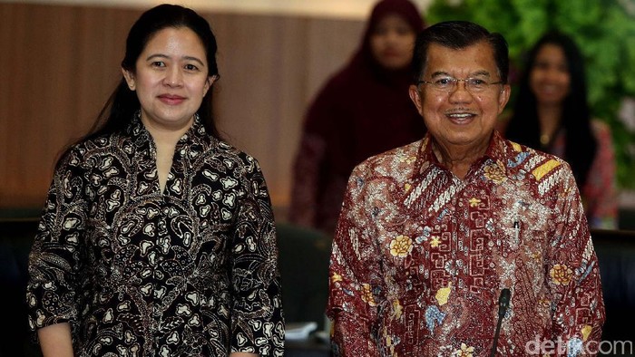 Wakil Presiden Jusuf Kalla, Menteri Koordinator Pembangunan Manusia dan Kebudayaan (Menko PMK) Puan Maharani, dan Menteri Pemuda dan Olahraga (Menpora) Imam Nahrawi menggelar rapat membahas persiapan pelaksanaan Asian Games 2018 di kantor Kemenpora, Jakarta, Rabu (15/3/2017).