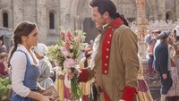 Pesona Belle membuat seorang mantan tentara bernama Gaston (Luke Evans) jatuh cinta kepadanya. (Dok. Laurie Sparham/Walt Disney Motion Pictures)