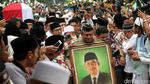 Jenazah KH Haysim Muzadi Dimakamkan
