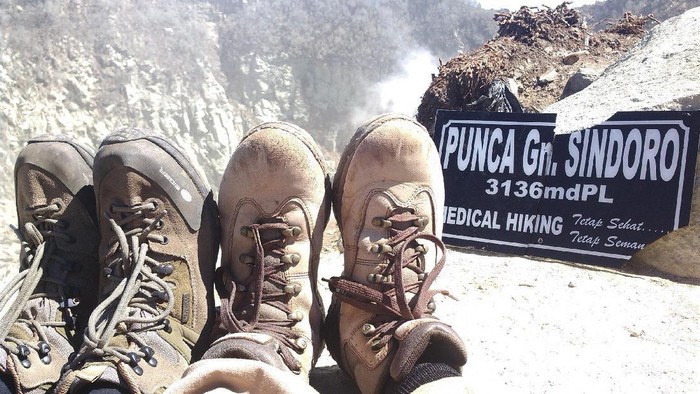 Hobi naik gunung? Tentunya perlu persiapan yang matang sebelum berangkat. Berikut tips simpel yang bisa jadi pilihan untuk cegah hipotermia. Foto: Ahmad Masaul Khoiri Hobi naik gunung? Tentunya perlu persiapan yang matang sebelum berangkat. Berikut tips simpel yang bisa jadi pilihan untuk cegah hipotermia. Foto: Ahmad Masaul Khoiri