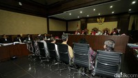 Penyimpangan pengadaan e-KTP dimulai dari proses anggaran, lelang, hingga pengadaan e-KTP. Dalam perkara ini, Irman didakwa memperkaya diri sebesar Rp 2.371.250.000, USD 877.700, dan SGD 6.000. Sedangkan Sugiharto memperkaya diri sejumlah USD 3.473.830.