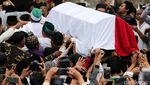 Jenazah KH Haysim Muzadi Dimakamkan