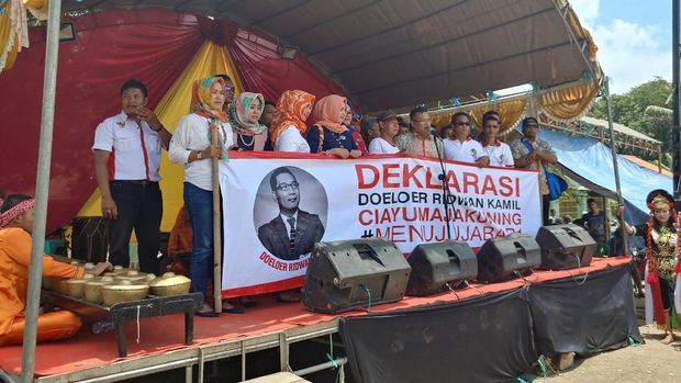 Deklarasi Dukungan Kepada Ridwan Kamil dari Perajin rotan Desa Wisata Rotan Galmantro, Doeloer Kang Emil, dan Partai NasDem se-Ciayumajakuning