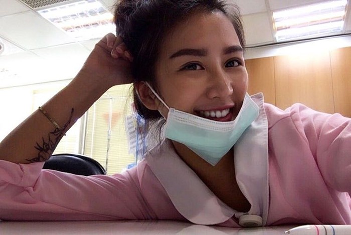 Carina Linn Perawat Cantik And Seksi Yang Curi Perhatian Di Instagram 