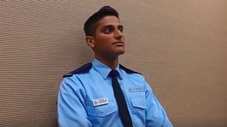 Mengapa Polisi Asal Pakistan ini Jadi Idola Warga Hong Kong? Mengapa Polisi Asal Pakistan ini Jadi Idola Warga Hong Kong?