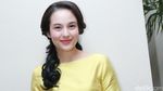 Bergaun Kuning, Chelsea Islan Cocoknya Jadi Putri Disney Apa?