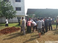 Cerita Hasyim Muzadi Pakai Kursi Roda Tunjuk Lokasi Makamnya