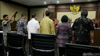Selain Gamawan, akan ada 7 saksi yang akan memberikan keterangan di muka persidangan.