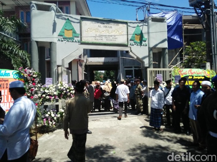 Upacara Pelepasan Digelar Sebelum Jenazah KH Hasyim Dibawa ke Depok