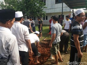 Begini Persiapan Pemakaman KH Hasyim Muzadi di Depok
