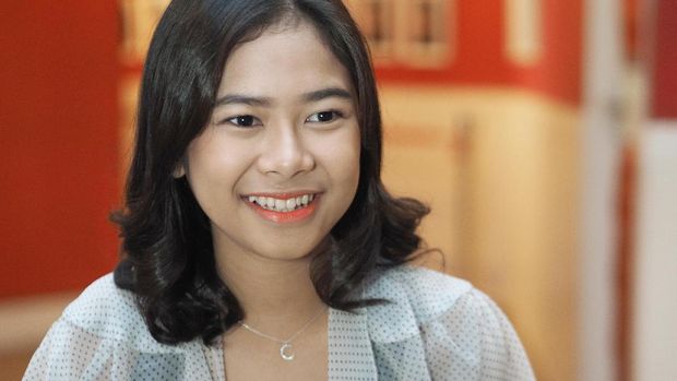 Fia 'JKT48', Jaim atau Memang Pendiam?