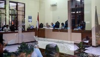 Menurut majelis, penerbitan SK tersebut tidak sesuai dengan amdal.