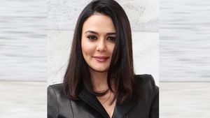 Foto: Pesona Preity Zinta yang Masih Imut di Usia 42 Tahun