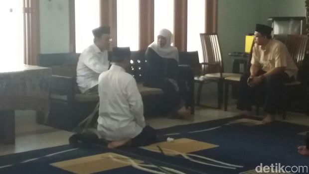 Mensos melayat di rumah KH Hasyim Muzadi di Depok, Jawa Barat