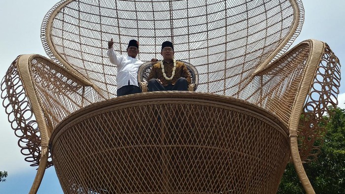 Diusung Perajin Rotan Jadi Cagub, Ridwan Kamil Duduki Kursi Raja