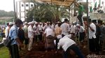 Lokasi Kuburan KH Hasyim Muzadi Dipindah Ke Masjid Al-Hikam