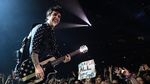 Penampilan Panas Green Day di Brooklyn