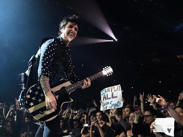 Green Day NEW YORK, NY - MARCH 15: Billie Joe Armstrong of Green Day In Concert - Brooklyn, NY at Barclays Center on March 15, 2017 in New York City. (Photo by Theo Wargo/Getty Images)