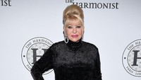 Ivana mengklaim dirinya memiliki nomor telepon langsung untuk menghubungi Trump di Gedung Putih. Bahkan dia mengaku rutin berbicara via telepon dengan Trump setiap 14 hari meskipun keduanya telah bercerai. Foto: Getty Images