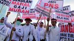 Minta Jadi PNS, Perawat Geruduk DPR