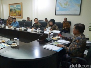 JK Pimpin Doa untuk KH Hasyim Muzadi Sebelum Rapat Kerja