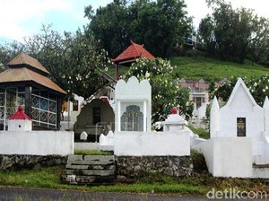 Rumah Merah dan Terkuaknya Prostitusi ABG di Pemakaman Sikka NTT