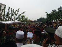Tiba di Ponpes Al-Hikam, Jenazah KH Hasyim Muzadi Disambut Salawat