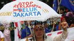 Unjuk Rasa Warnai Sidang Putusan Reklamasi