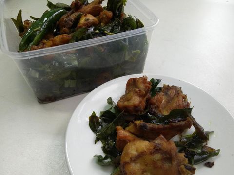 Ikan Kayu Mami Cut: Gurih Aromatik Ikan Kayu dan Ayam Tangkap Khas Aceh