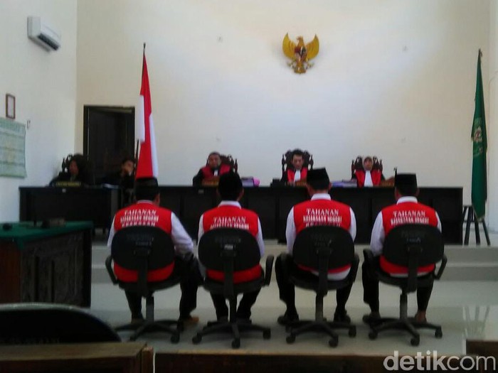 4 Terdakwa Pembunuhan Pengikut Dimas Kanjeng Divonis 10-20 Tahun