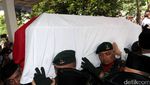 Jenazah KH Haysim Muzadi Dimakamkan