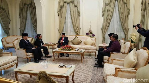 menlu bertemu menteri besar penang malaysia bahas perlindungan wni menlu bertemu menteri besar penang malaysia bahas perlindungan wni
