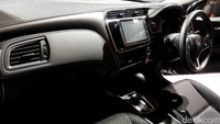 Interior Honda City.