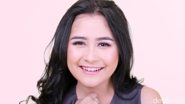 cerita sedih tentang ayah Cerita Prilly Latuconsina tentang Sang Ayah yang Sangat 