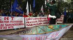 Unjuk Rasa Warnai Sidang Putusan Reklamasi