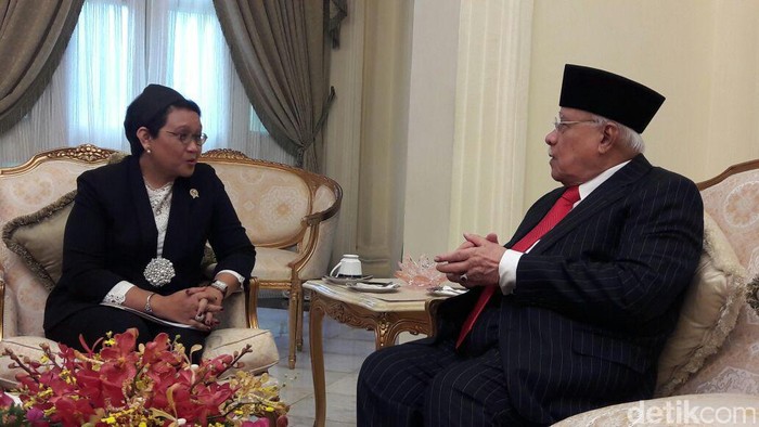 Menlu Bertemu Menteri Besar Penang Malaysia Bahas Perlindungan WNI