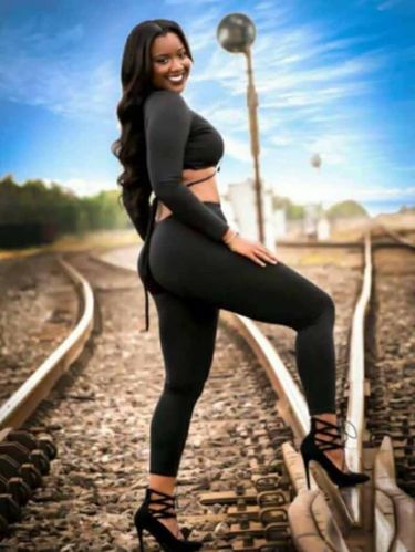 Ingin Jadi Model, Wanita Ini Malah Tewas Ditabrak Kereta Saat Pemotretan