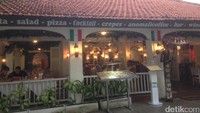 Aneka restoran di sana pun menggoyang lidah seperti contohnya Hanabi, Mai Mai, Coco Bistro, Kodang Restaurant dan Uno Italian. Dari makanan khas Bali sampai western food tersaji lengkap, nikmat! (Afif/detikTravel)