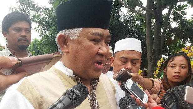 Din Syamsuddin di  rumah duka KH Hasyim Muzadi / 