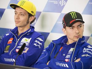 Jorge Lorenzo Gagal Tiru Teknik Andalan Valentino Rossi