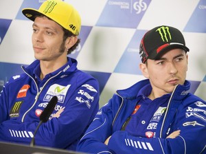 Jorge Lorenzo Gagal Tiru Teknik Andalan Valentino Rossi