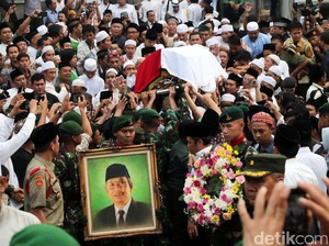 Mereka yang Kehilangan Sosok Teladan Hasyim Muzadi