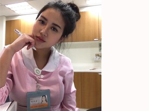 Carina Linn, Perawat Cantik & Seksi yang Curi Perhatian di Instagram